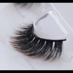 Exclusive Luxury Lashes - Subtle Brown Tint